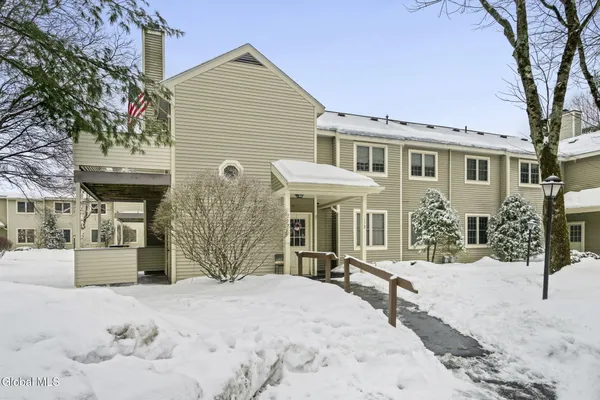 $225,000 | 212 Monmouth Way, Clifton Park, NY 12065