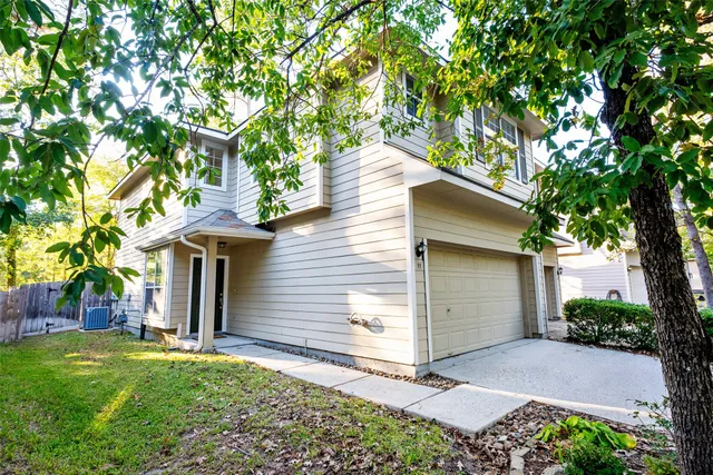 a front view of house with yard