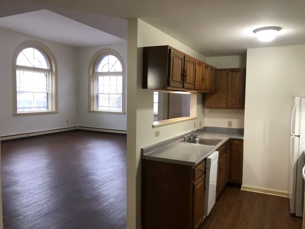 $1,725 | 521 Pine Street, Unit 205, Manchester, NH 03104