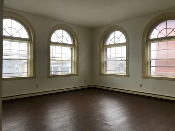 $1,725 | 521 Pine Street, Unit 205, Manchester, NH 03104