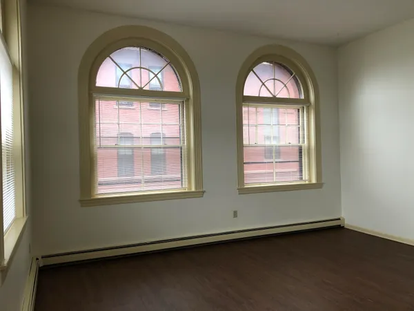 $1,725 | 521 Pine Street, Unit 205, Manchester, NH 03104