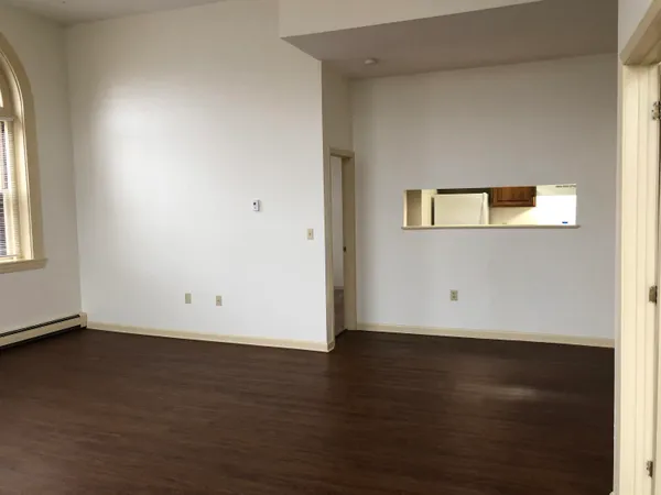 $1,725 | 521 Pine Street, Unit 205, Manchester, NH 03104