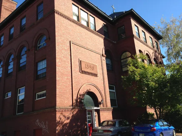 $1,725 | 521 Pine Street, Unit 205, Manchester, NH 03104