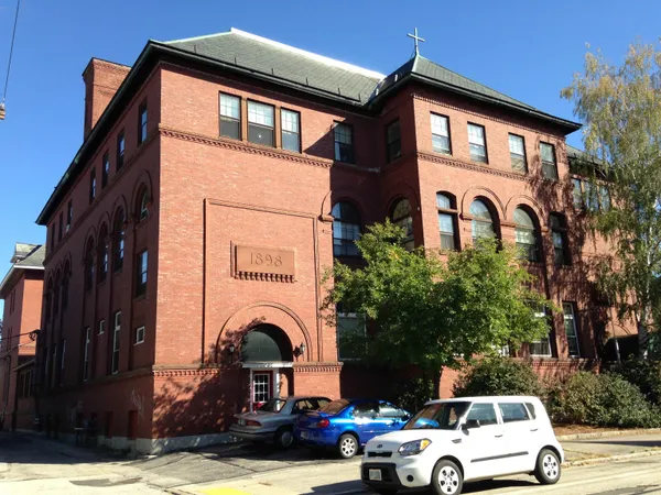 $1,725 | 521 Pine Street, Unit 205, Manchester, NH 03104