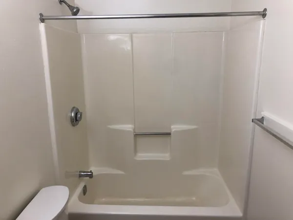 $1,725 | 521 Pine Street, Unit 205, Manchester, NH 03104