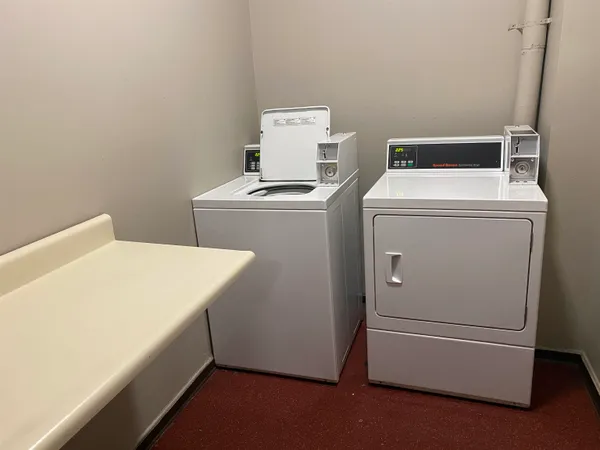 $1,725 | 521 Pine Street, Unit 205, Manchester, NH 03104