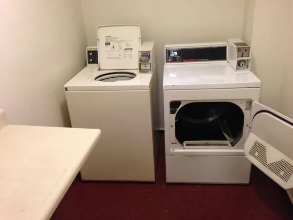 $1,725 | 521 Pine Street, Unit 205, Manchester, NH 03104