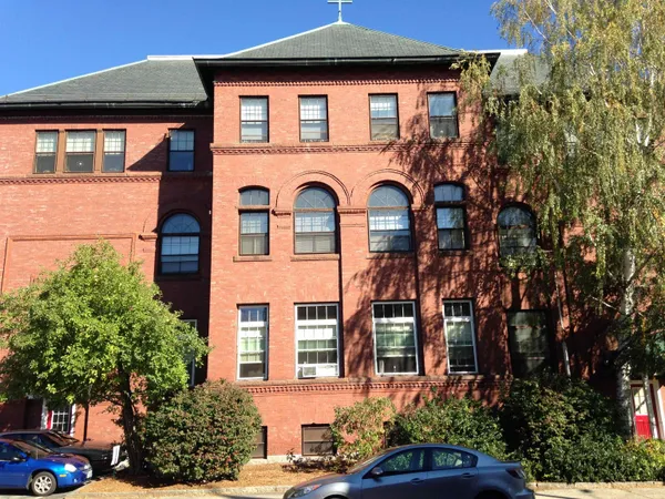 $1,725 | 521 Pine Street, Unit 205, Manchester, NH 03104