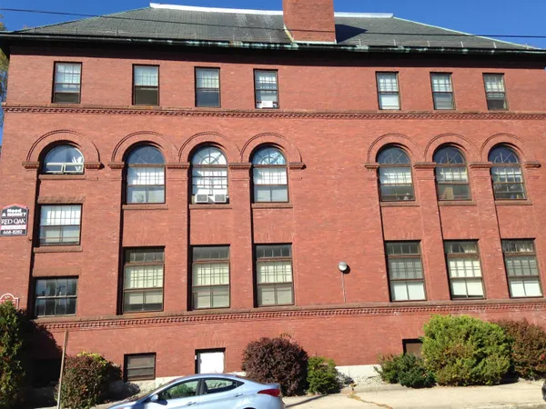 $1,725 | 521 Pine Street, Unit 205, Manchester, NH 03104