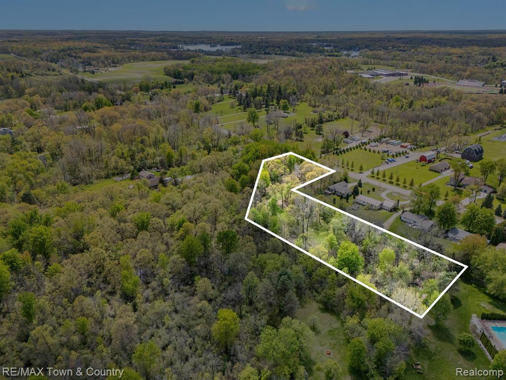 15127 Hogan Road Linden, MI 48451 - Photo 4 of 10