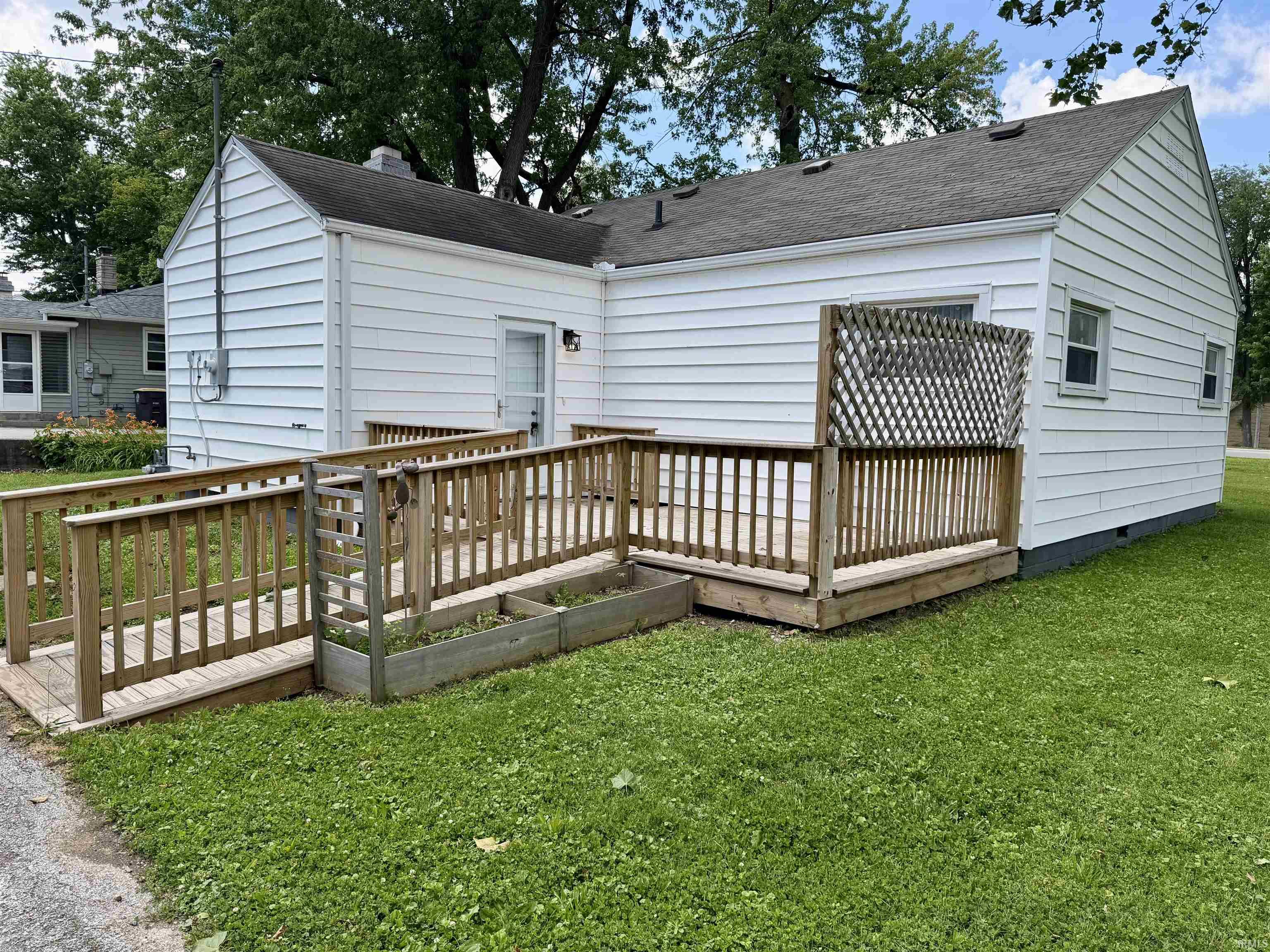 7401 Bluffton Road Fort Wayne, IN 46809 - Photo 3 of 14