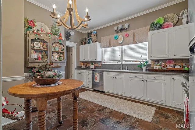 $290,000 | 706 Carleton Avenue, Caruthersville, MO 63830