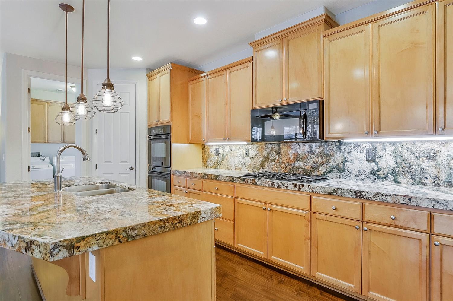 379 John Kamps Way Ripon, CA 95366 - Photo 7 of 33
