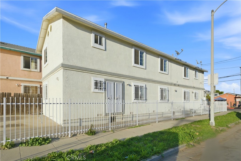 10929 Compton Avenue Los Angeles, CA 90059 - Photo 2 of 29 a front view of a house with a yard