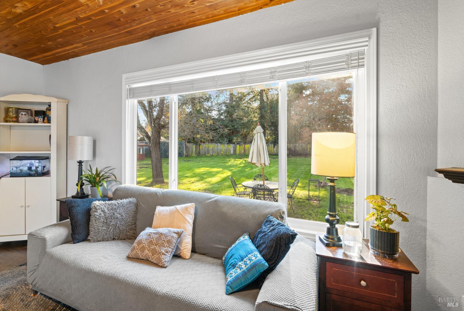 2825 Seneca Lane Santa Rosa, CA 95403 - Photo 12 of 43 Beautiful views of the huge backyard through the dual paned windows.