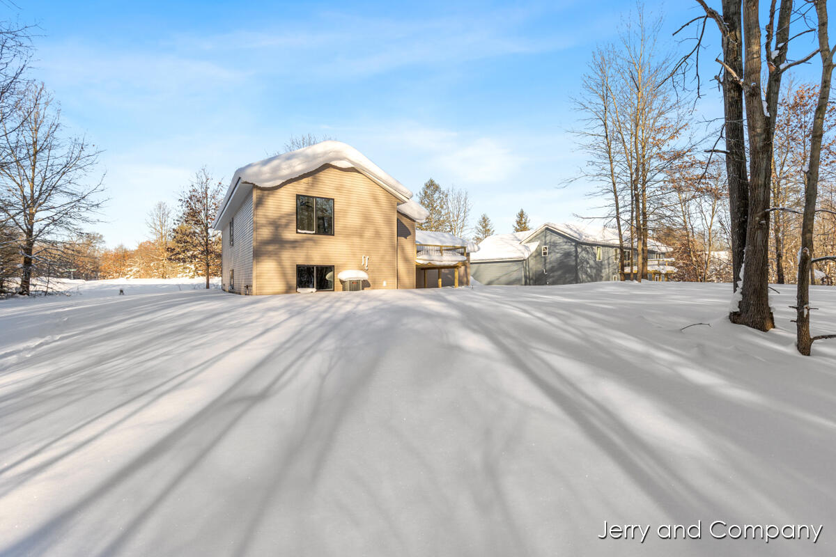 907 Apple Ridge Allegan, MI 49010 - Photo 22 of 38 IMG_1019