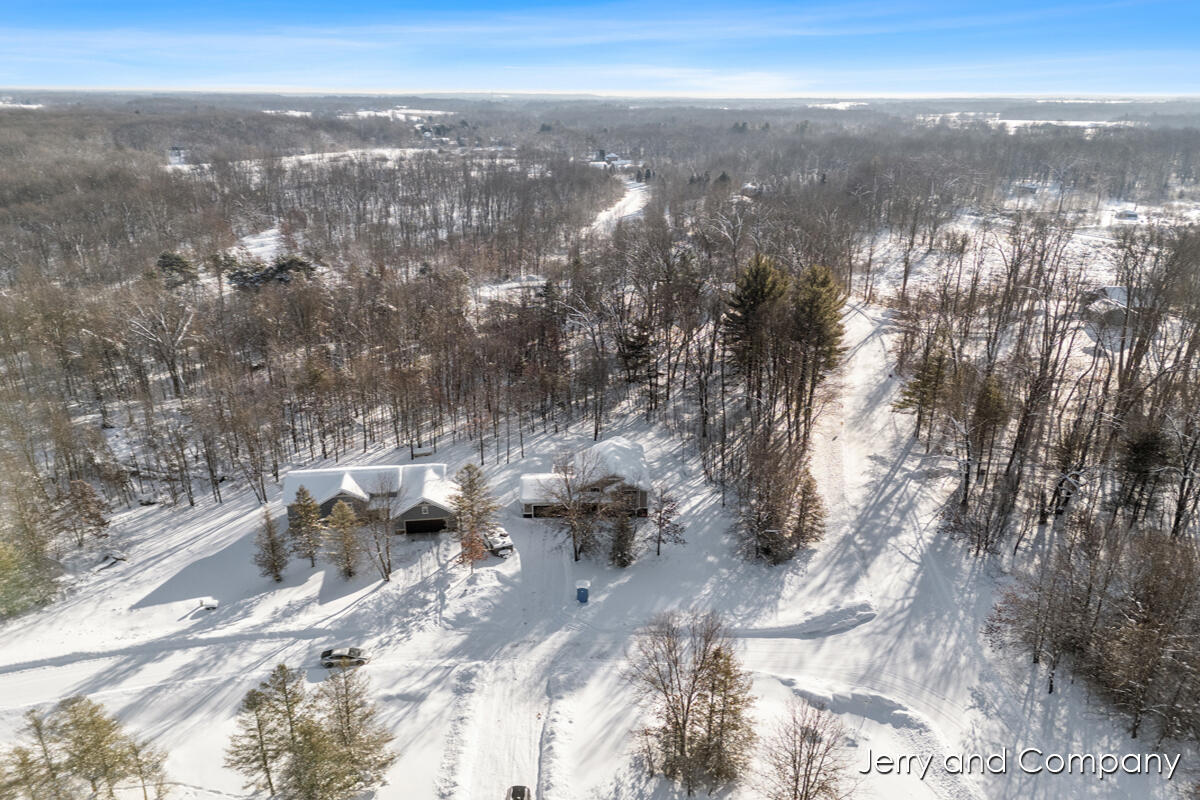 907 Apple Ridge Allegan, MI 49010 - Photo 27 of 38 IMG_1024