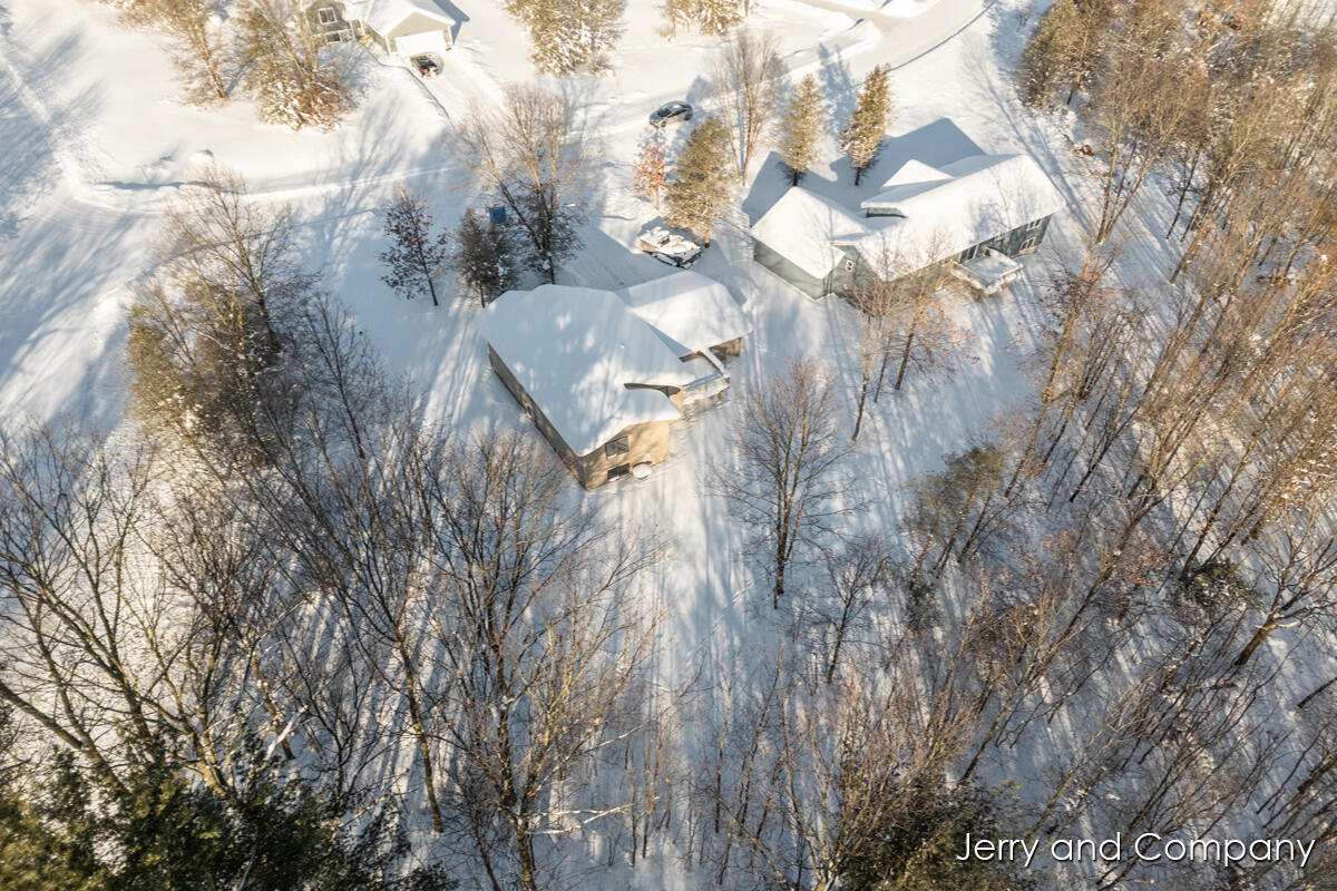 907 Apple Ridge Allegan, MI 49010 - Photo 29 of 38 IMG_1026