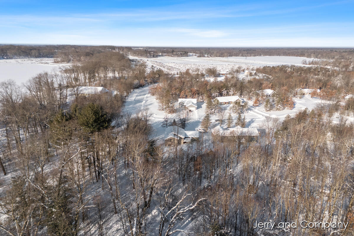 907 Apple Ridge Allegan, MI 49010 - Photo 33 of 38 IMG_1030