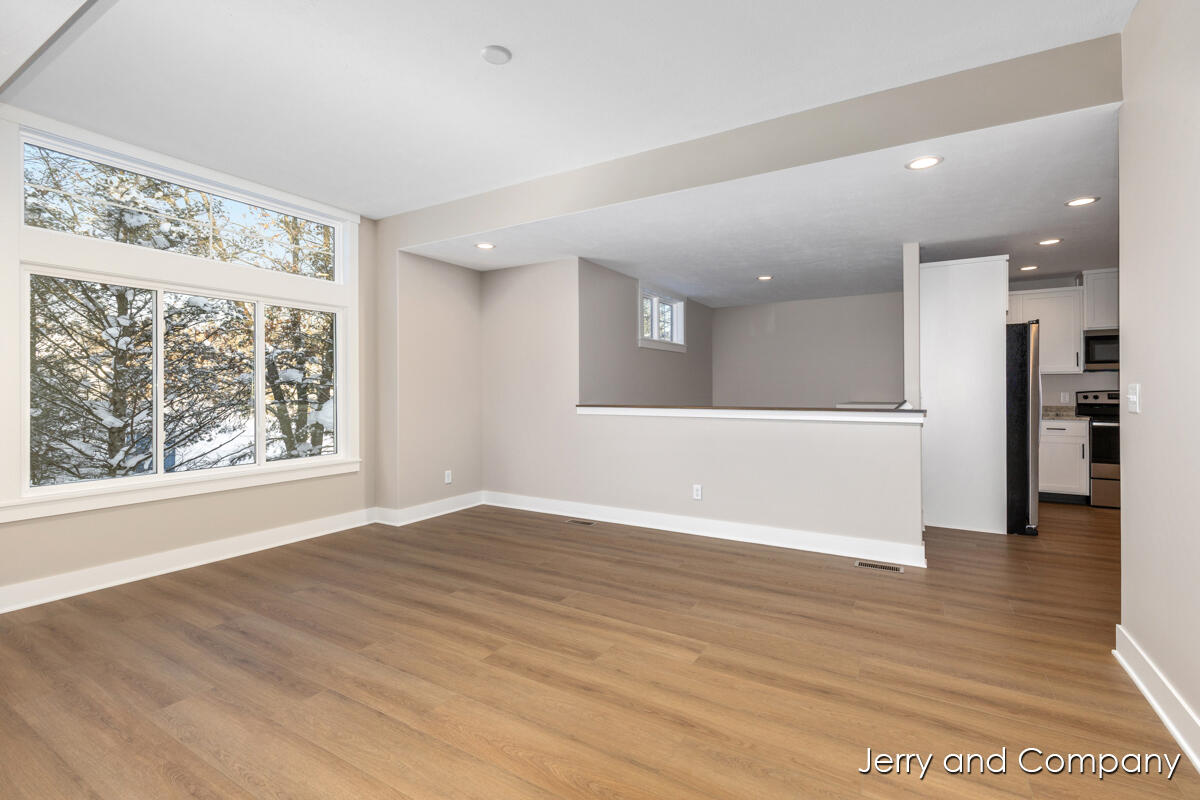 907 Apple Ridge Allegan, MI 49010 - Photo 4 of 38 IMG_1003