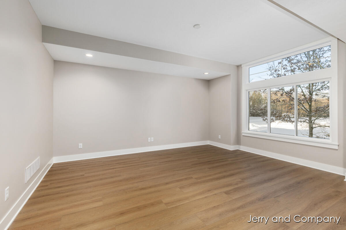 907 Apple Ridge Allegan, MI 49010 - Photo 6 of 38 IMG_1005