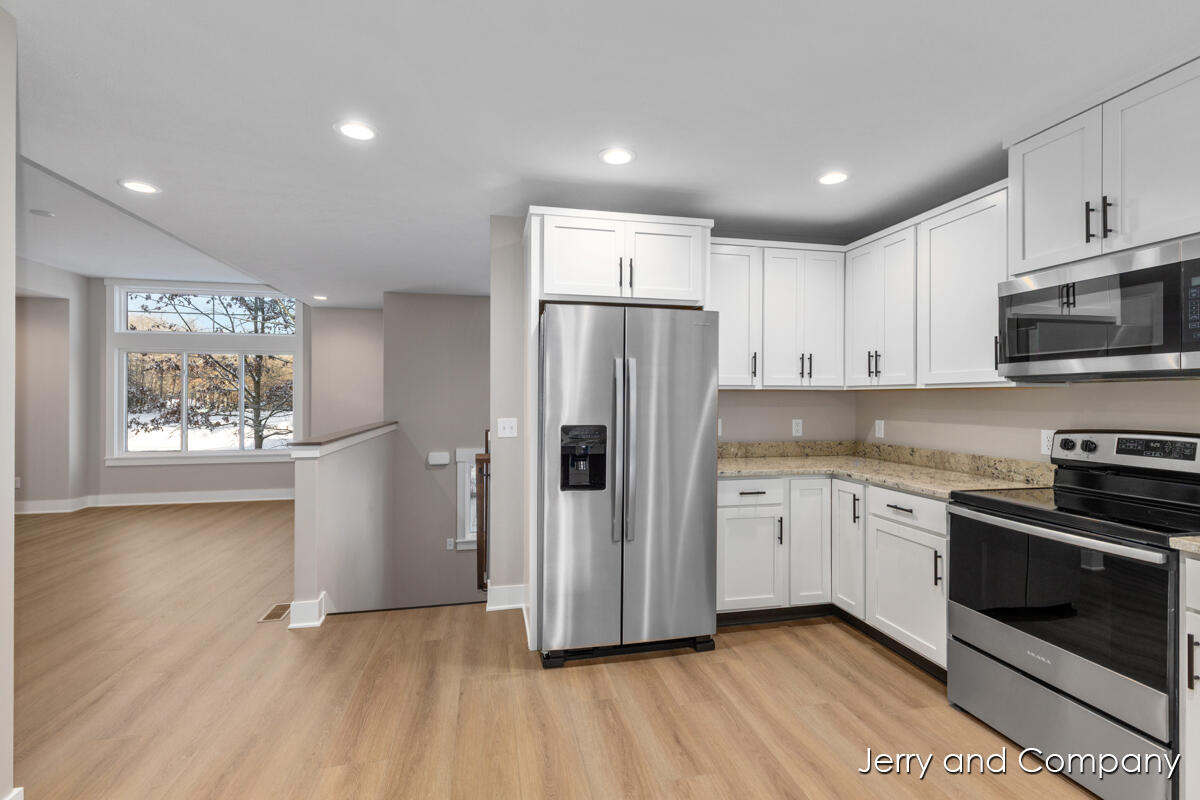 907 Apple Ridge Allegan, MI 49010 - Photo 8 of 38 IMG_1007