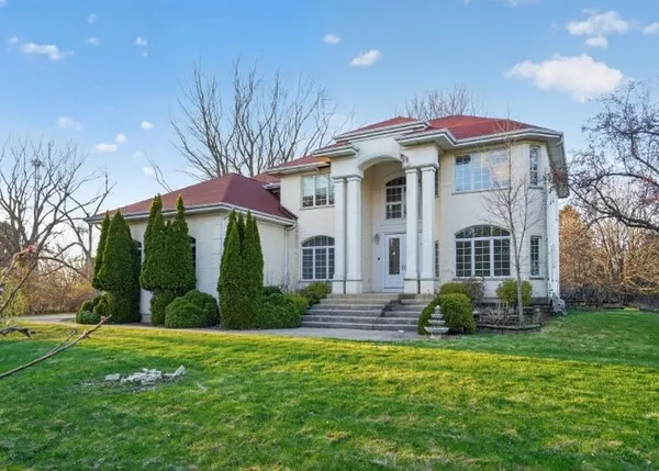 $487,600 | 2113 Elgin Road, Barrington, IL 60010