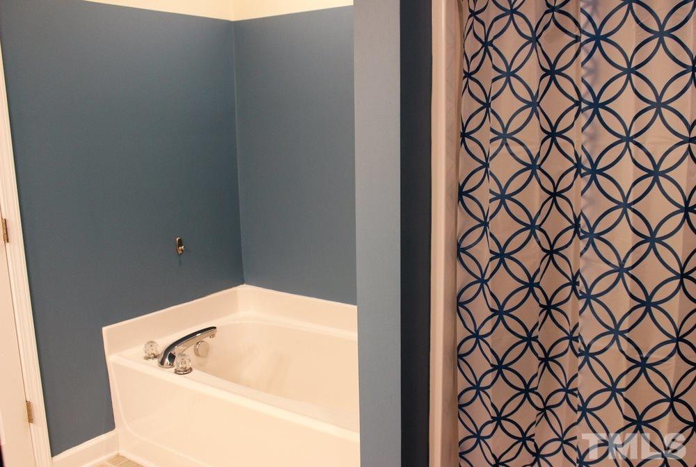 7304 Caversham Way Raleigh, NC 27617 - Photo 22 of 22 a bathroom with a bathtub