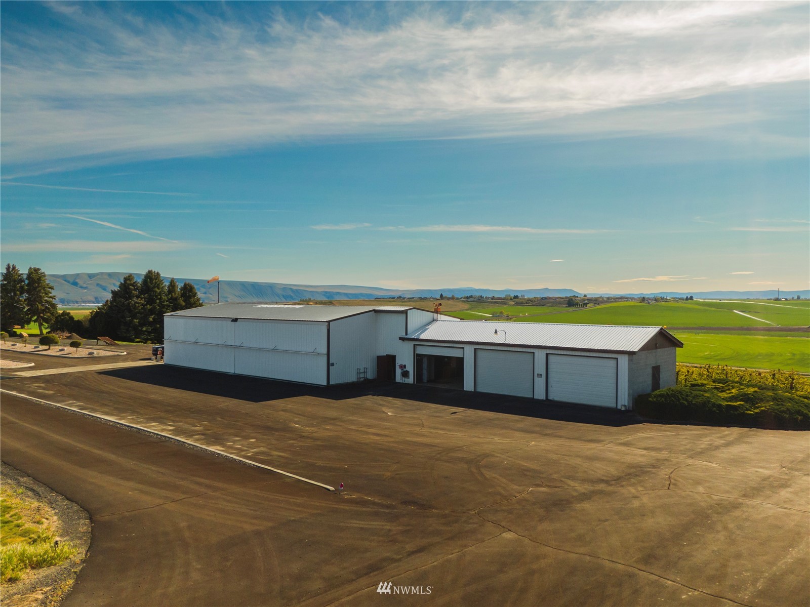 11549 Rd E Southwest Royal City, WA 99357 - Photo 22 of 30 a view of a big room with an empty space
