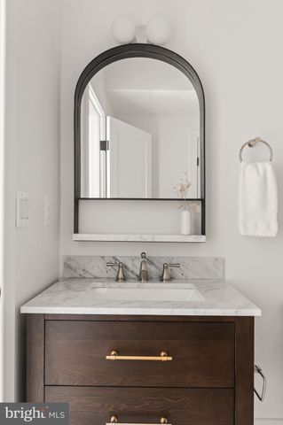 $3,050,000 | 5133 37th Street North, Arlington, VA 22207