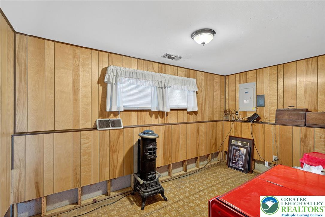 5424 Clauser Road Orefield, PA 18069 - Photo 20 of 31 a very nice looking room with a large window