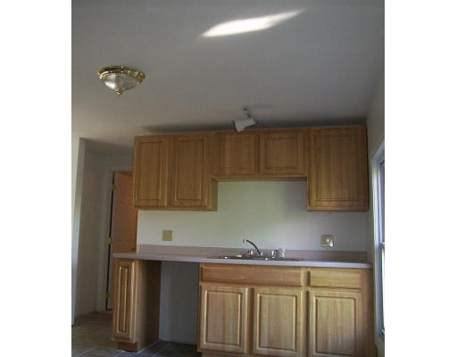 59 Loring Street Springfield, MA 01105 - Photo 4 of 5