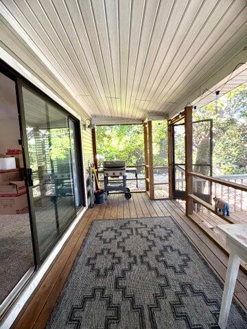 504 Main Street Destin, FL 32541 - Photo 6 of 25 a living room filled with furniture