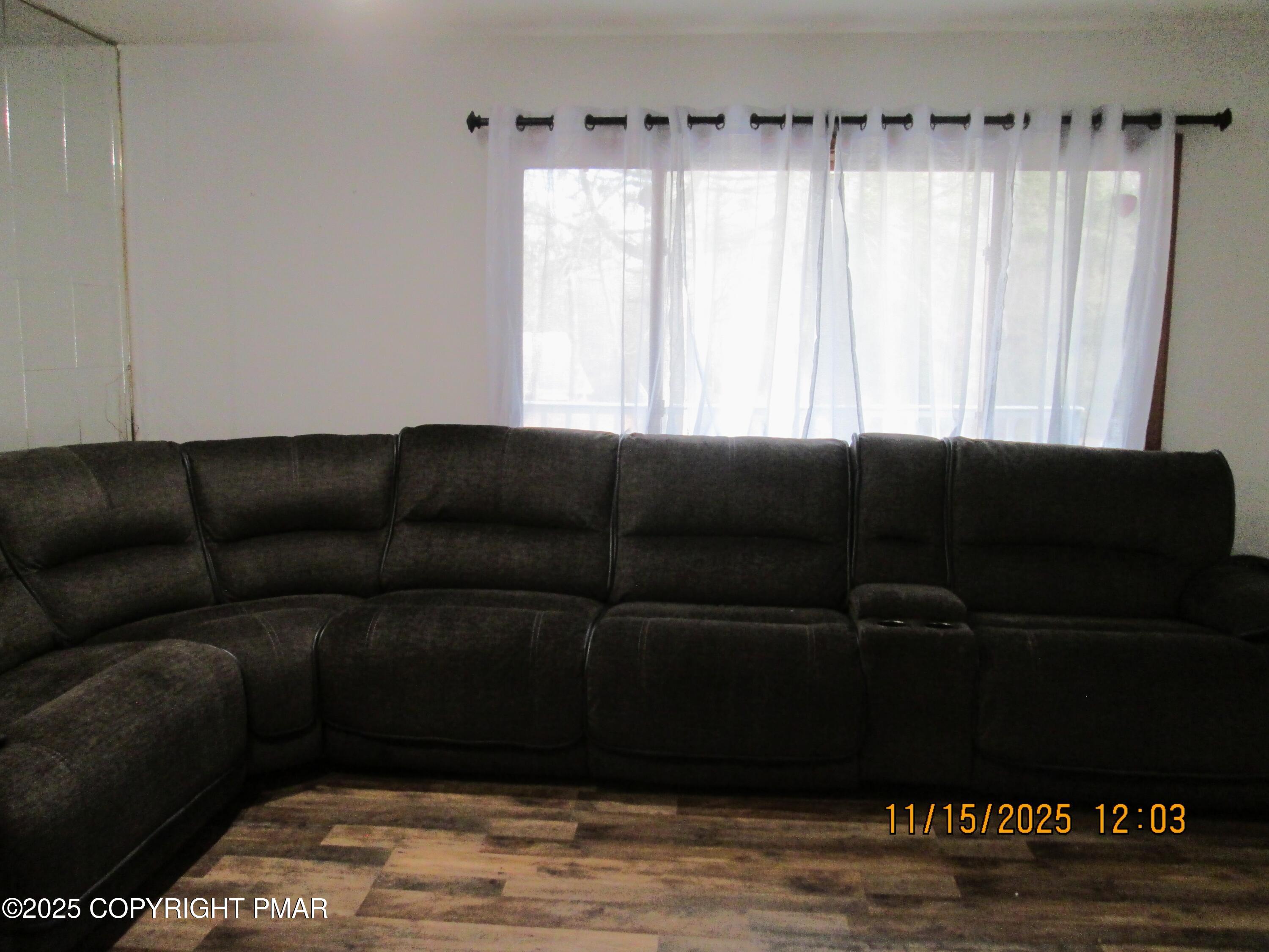 Living room 1
