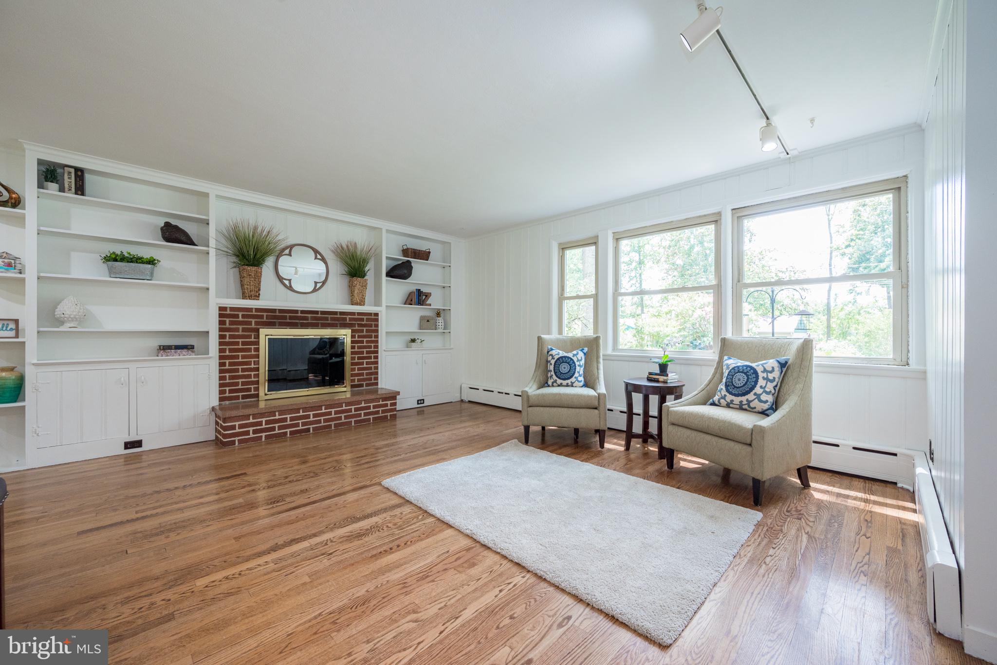 217 Cheltenham Road Newark, DE 19711 - Photo 14 of 53 Built Ins and Mantle