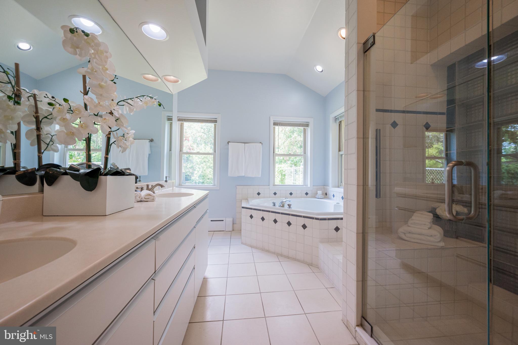 217 Cheltenham Road Newark, DE 19711 - Photo 35 of 53 Double Vanities