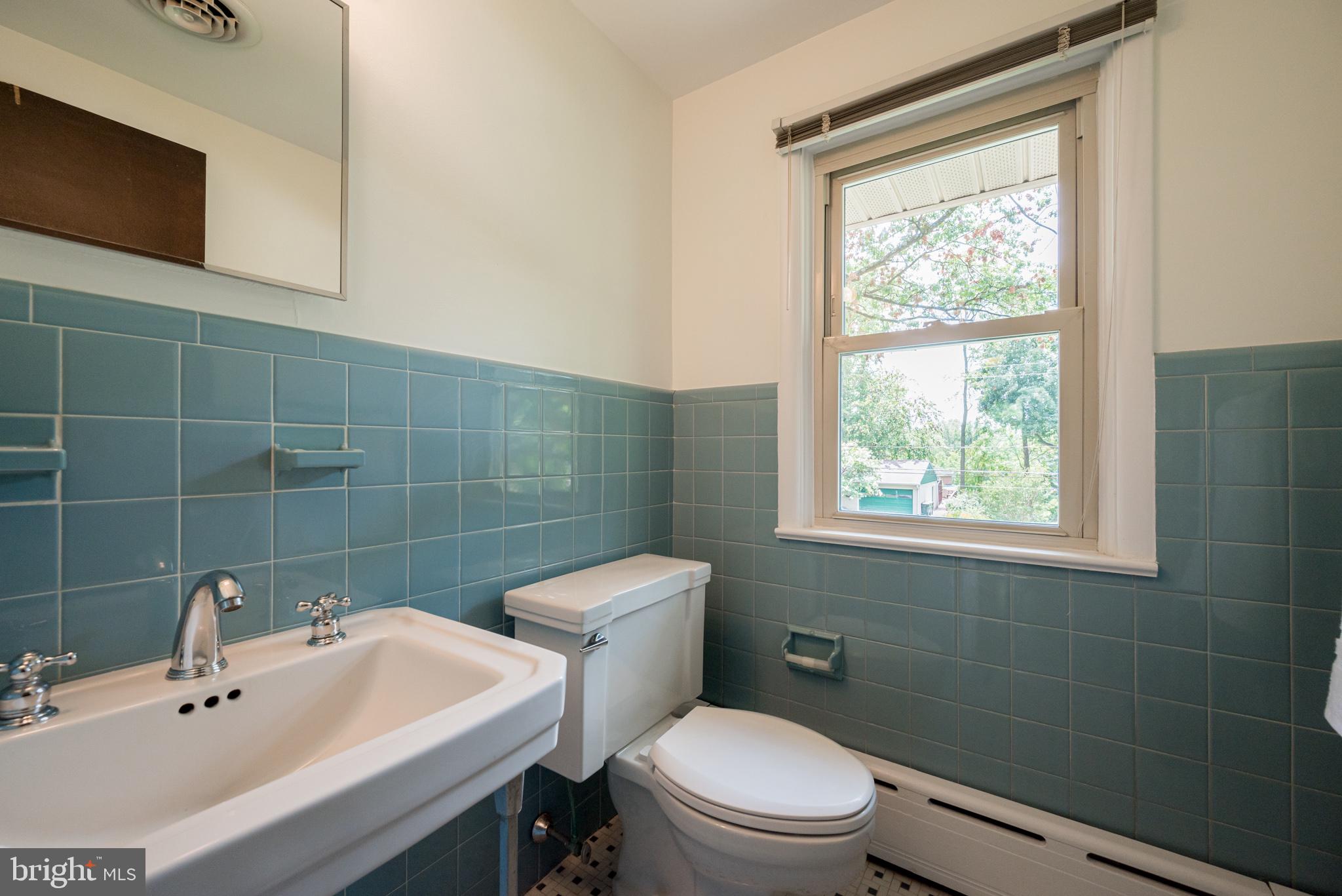 217 Cheltenham Road Newark, DE 19711 - Photo 45 of 53 2nd Floor Half Bath