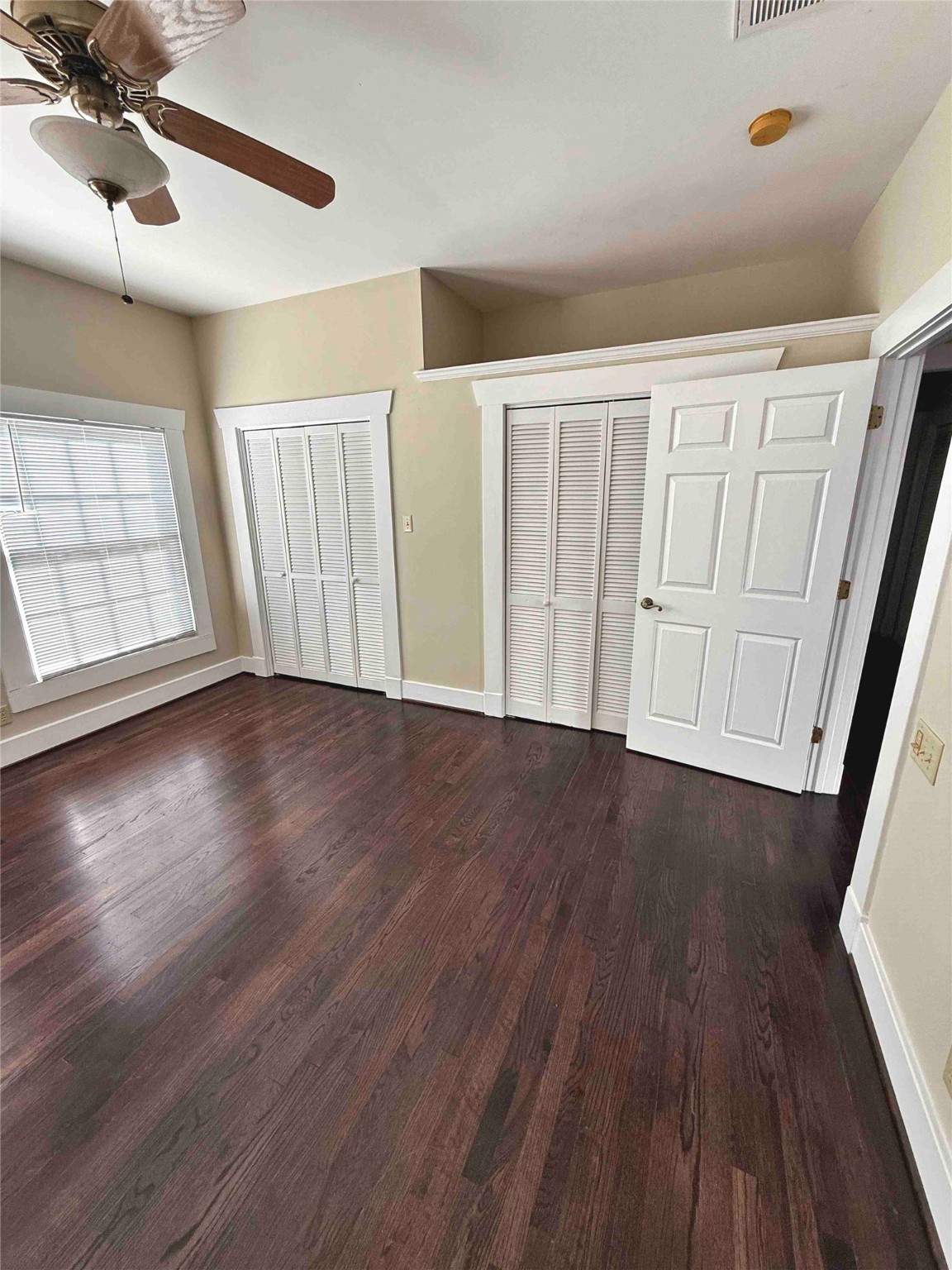 604 East 17th Street Houston, TX 77008 - Photo 17 of 28 a view of an empty room with wooden floor and a window
