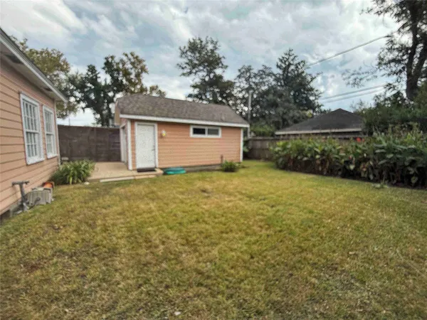 a view of a backyard of the house
