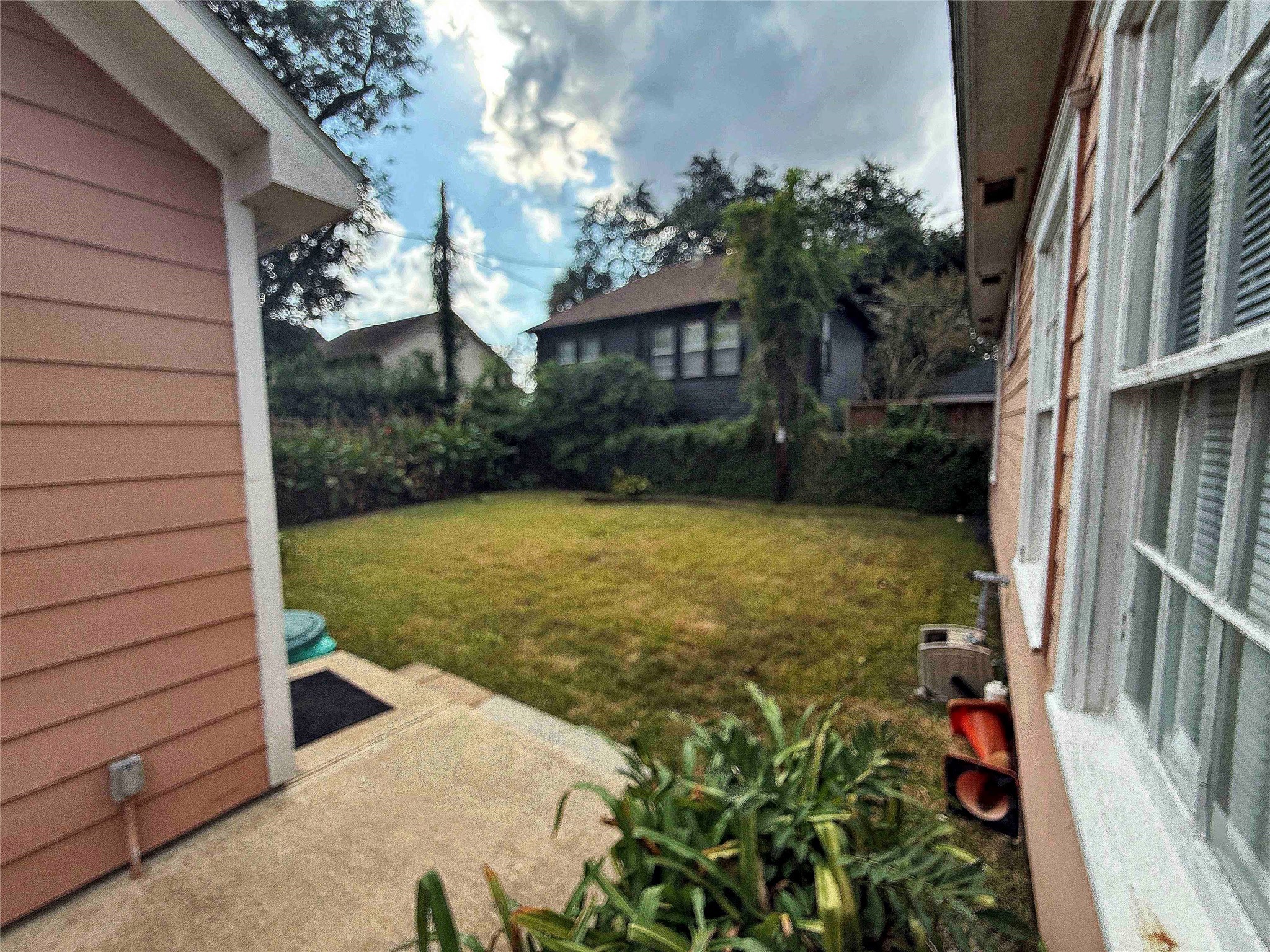 604 East 17th Street Houston, TX 77008 - Photo 28 of 28 a view of balcony with garden