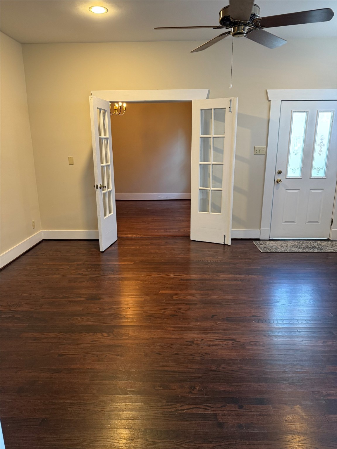 604 East 17th Street Houston, TX 77008 - Photo 7 of 28 an empty room with wooden floor and windows