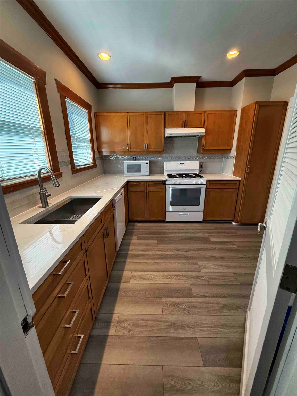 604 East 17th Street Houston, TX 77008 - Photo 8 of 28 a kitchen with stainless steel appliances granite countertop a stove a sink and a refrigerator