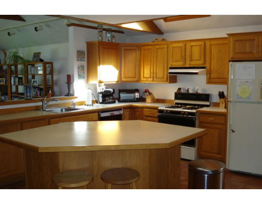 34 Wheelock Road Waltham, MA 02453 - Photo 4 of 14 Gallery Image 4