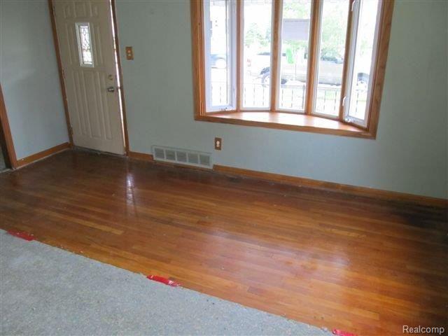 17787 Reno Street Riverview, MI 48193 - Photo 19 of 28 261-848620 living room a.JPG