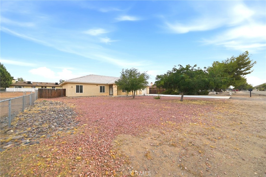 20255 Rimrock Road East Apple Valley, CA 92307 - Photo 4 of 55 Gallery Image 4