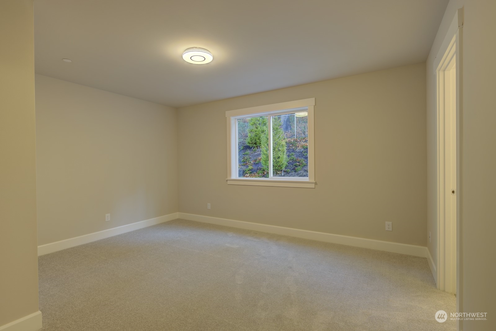 20210 94th Drive Northeast Bothell, WA 98011 - Photo 23 of 30 an empty room with windows