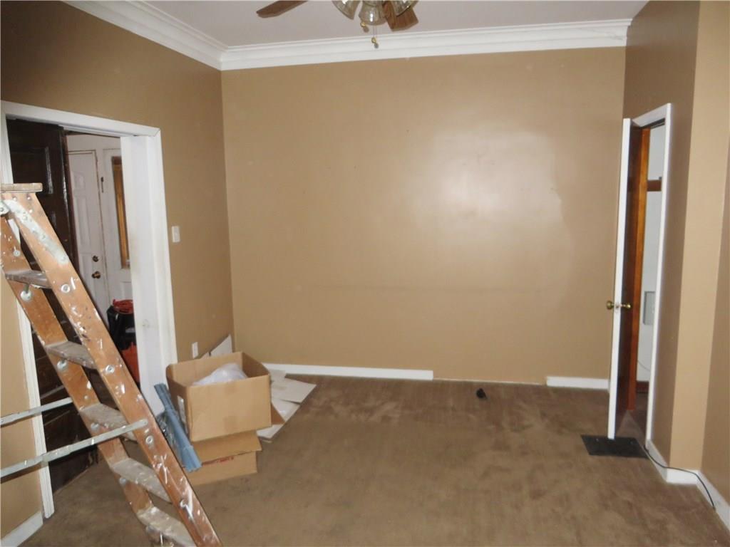 325 Evergreen Road Pittsburgh, PA 15209 - Photo 7 of 25 Living room