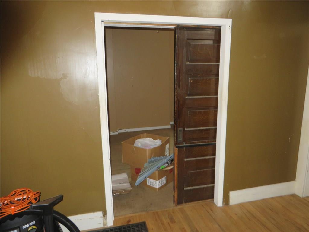 325 Evergreen Road Pittsburgh, PA 15209 - Photo 8 of 25 Entrance showing pocket door to living room