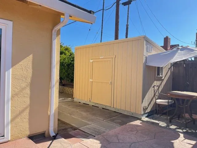 a view of a storage & utility room