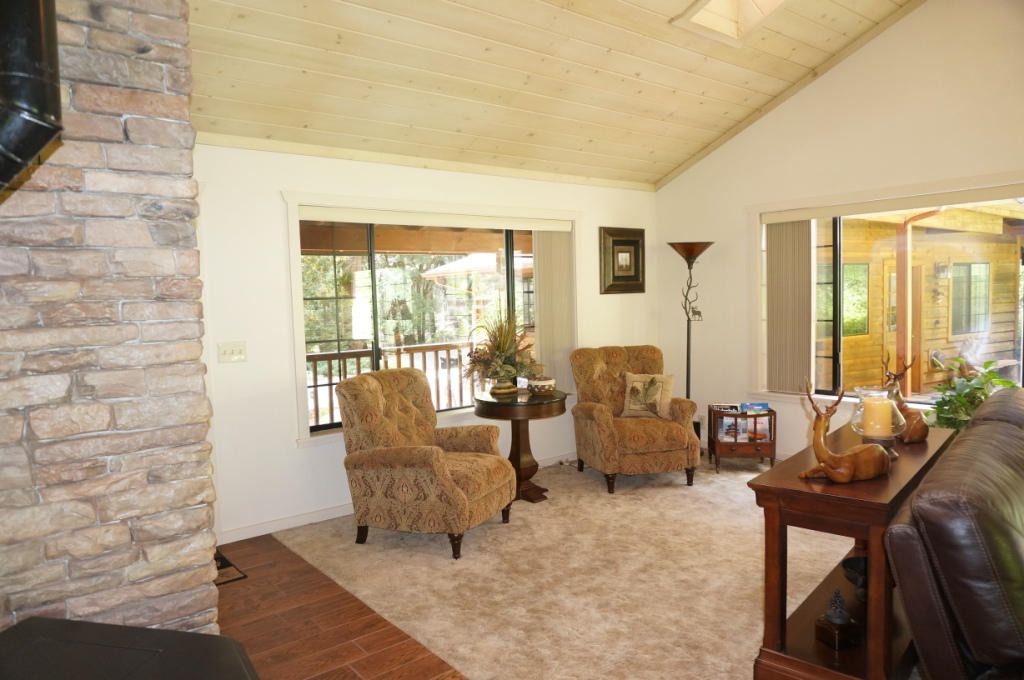72 Spring Hill Road Weaverville, CA 96093 - Photo 12 of 24 Living Room
